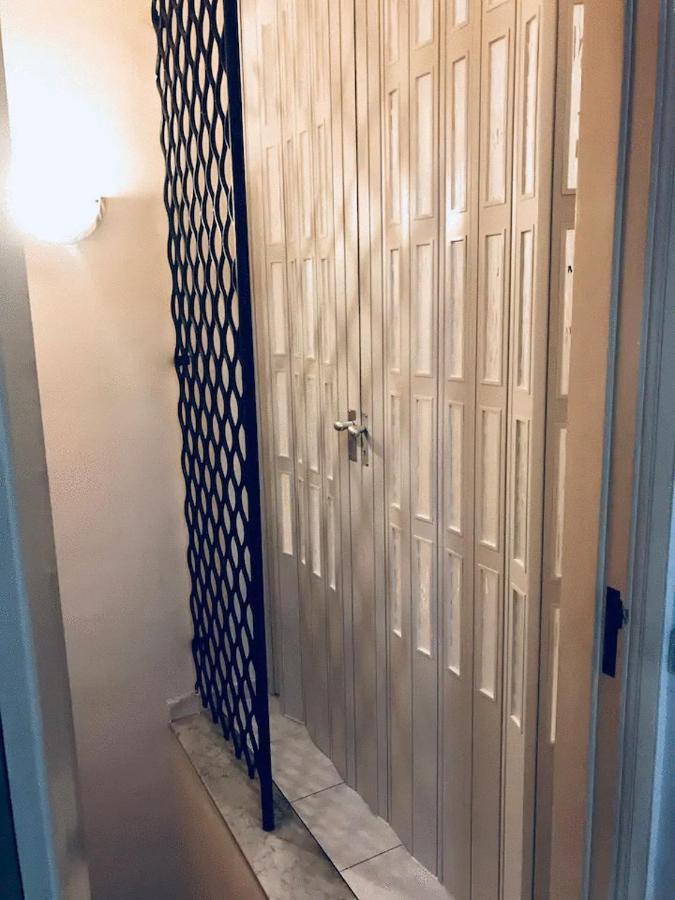 נאפולי Lucy Hostel מראה חיצוני תמונה